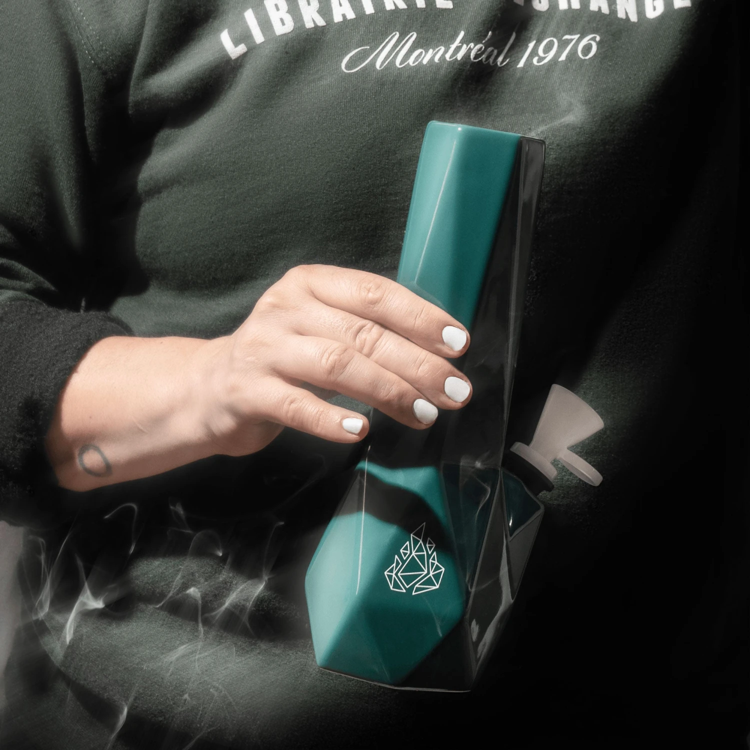 BRNT Designs Boreal Hexagon Ceramic Bong 5 BRNT Designs Boreal Hexagon Ceramic Bong - Image 3